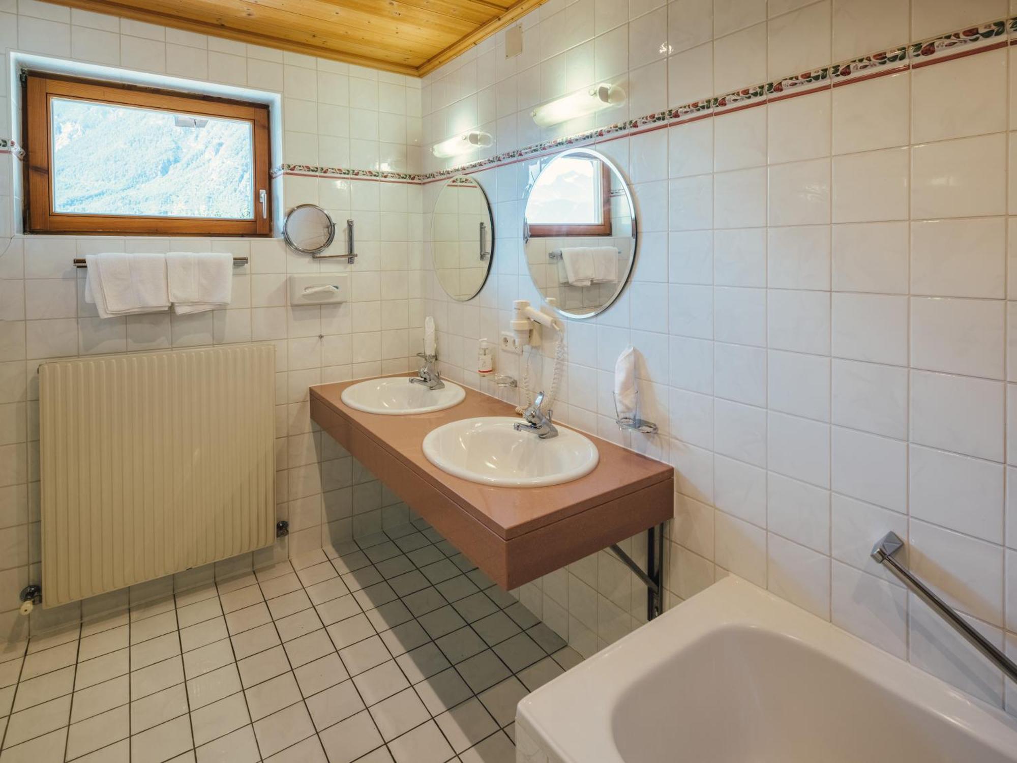 Huber Hotel Tramserhof Landeck Extérieur photo