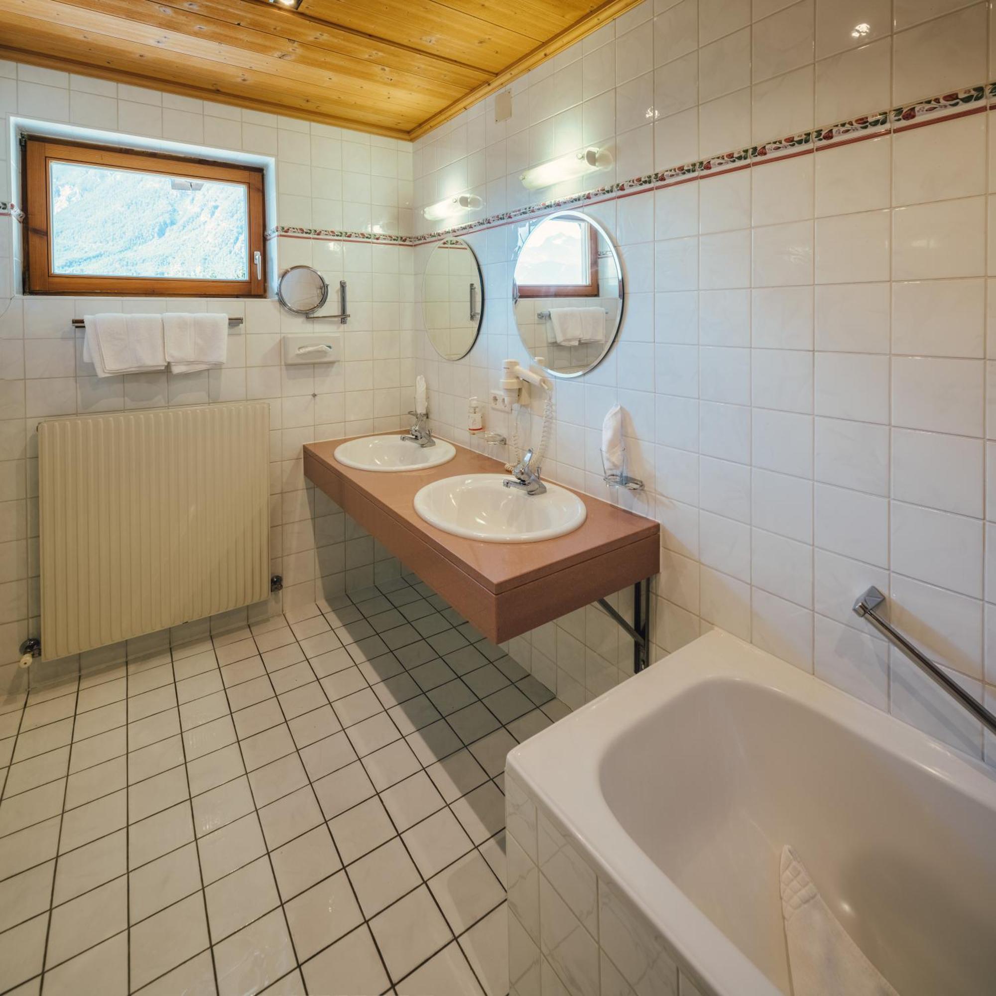 Huber Hotel Tramserhof Landeck Extérieur photo